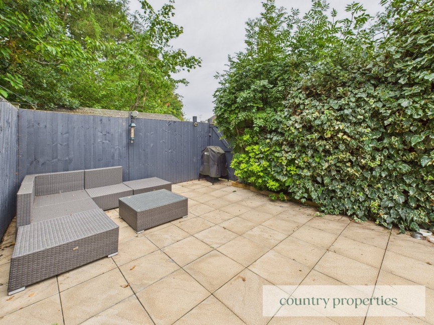 2 bedroom House for Sale Yew Grove, Welwyn Garden City, Hertfordshire