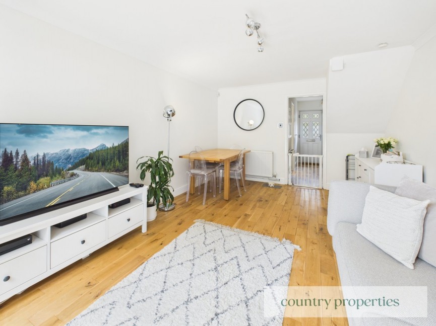 2 bedroom House for Sale Yew Grove, Welwyn Garden City, Hertfordshire