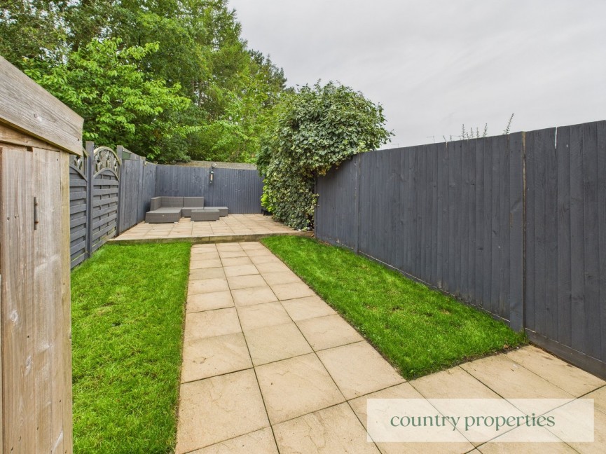 2 bedroom House for Sale Yew Grove, Welwyn Garden City, Hertfordshire