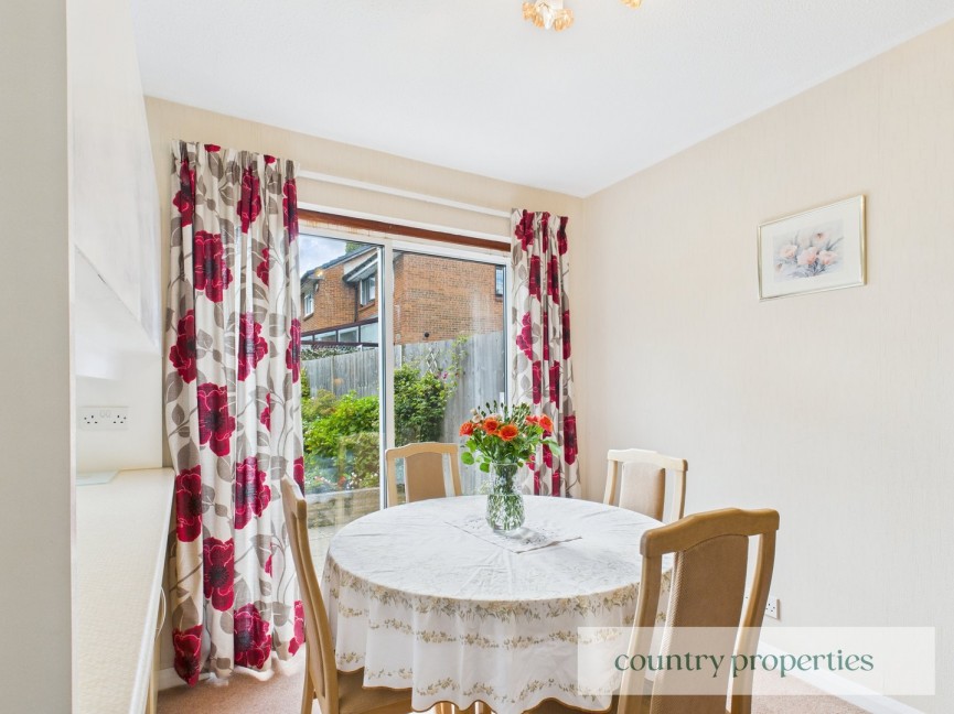 3 bedroom House for Sale Poppyfields, Welwyn Garden City, Hertfordshire