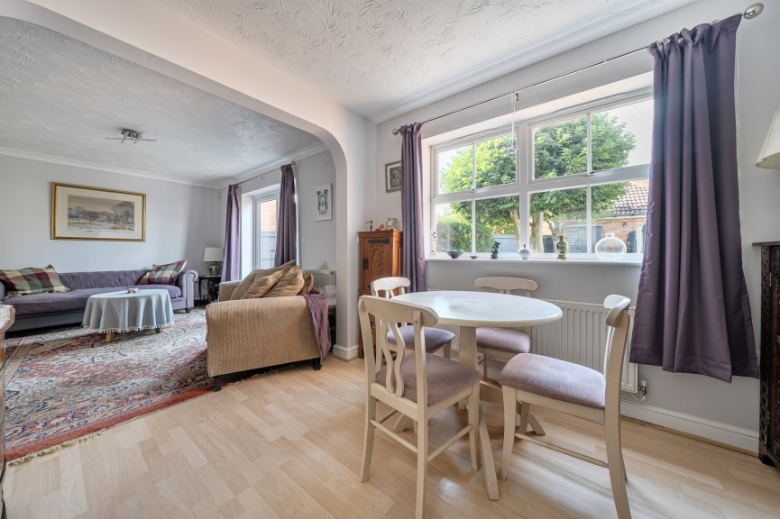 3 bedroom House for Sale Kingfisher Road, Shefford, Bedfordshire