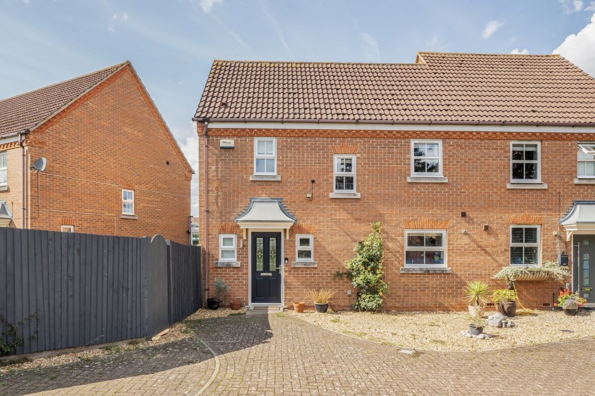3 bedroom House for Sale Kingfisher Road, Shefford, Bedfordshire
