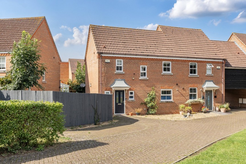 3 bedroom House for Sale Kingfisher Road, Shefford, Bedfordshire