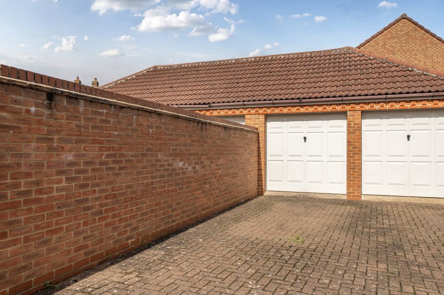 3 bedroom House for Sale Kingfisher Road, Shefford, Bedfordshire