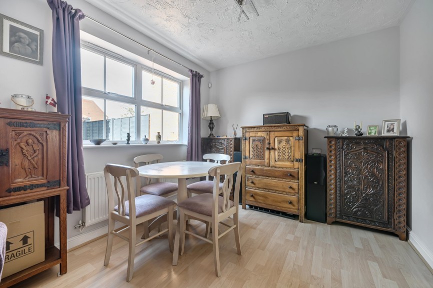 3 bedroom House for Sale Kingfisher Road, Shefford, Bedfordshire