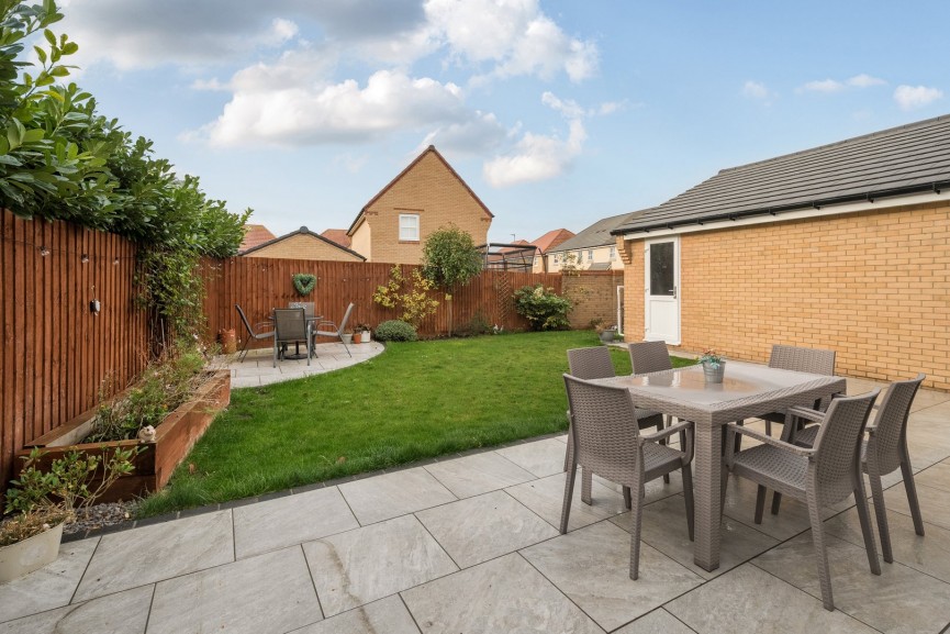 4 bedroom House for Sale Fir Tree Road, Stotfold, Bedfordshire