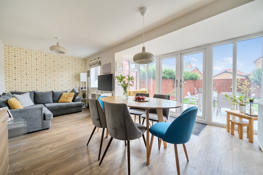 4 bedroom House for Sale Fir Tree Road, Stotfold, Bedfordshire