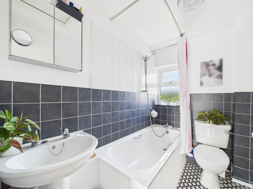 2 bedroom Flat for Sale Ickleford, Hitchin, Hertfordshire
