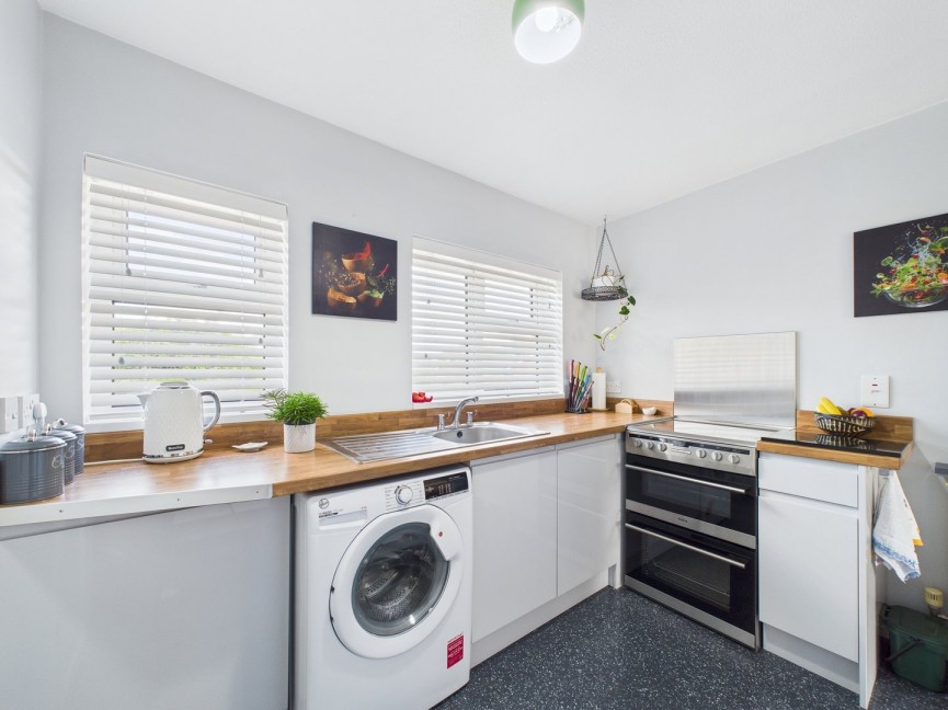 2 bedroom Flat for Sale Ickleford, Hitchin, Hertfordshire