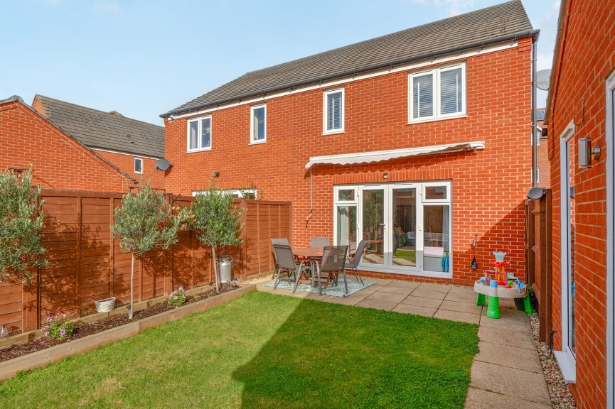 3 bedroom House for Sale Chaffinch Green, Lower Stondon, Bedfordshire