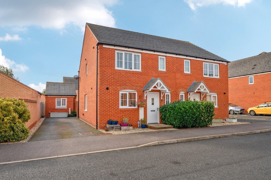 3 bedroom House for Sale Chaffinch Green, Lower Stondon, Bedfordshire