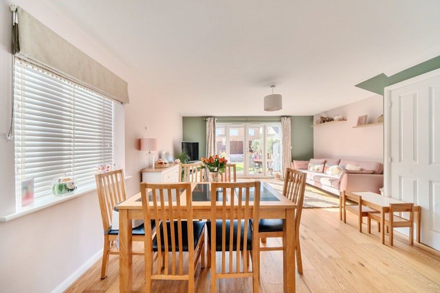 3 bedroom House for Sale Chaffinch Green, Lower Stondon, Bedfordshire