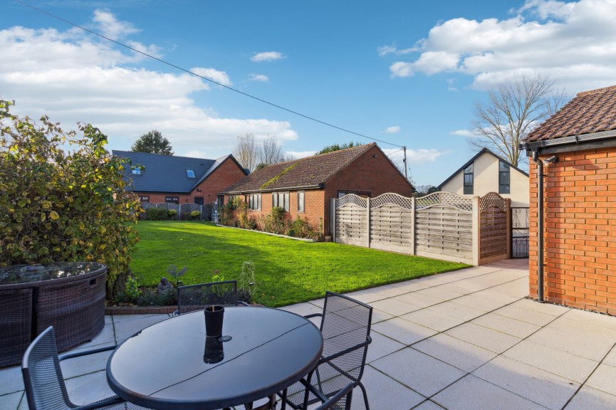 2 bedroom Bungalow for Sale Holwell, Hitchin, Hertfordshire