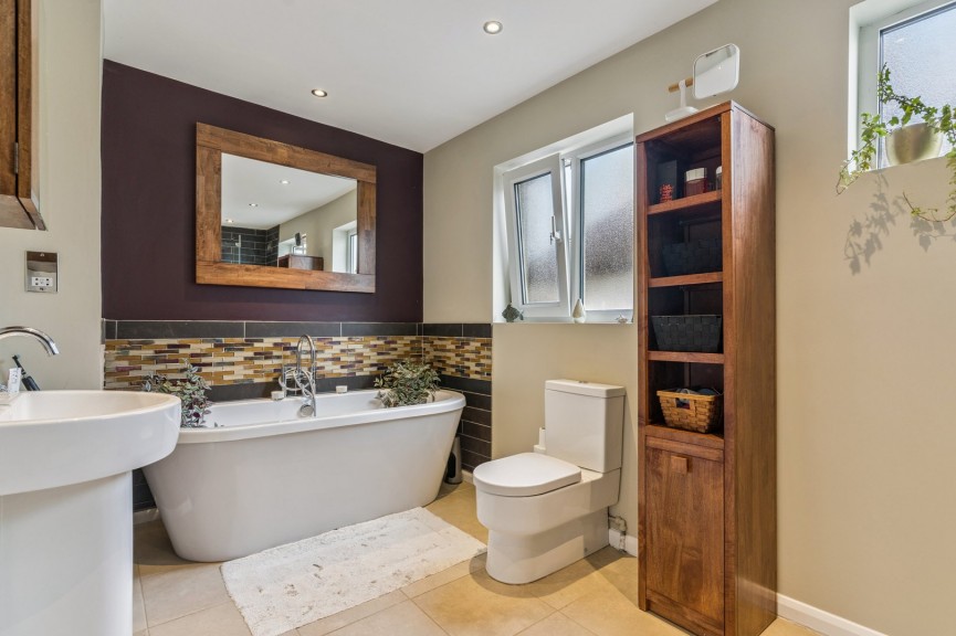 4 bedroom House for Sale West Hill, Hitchin, Hertfordshire