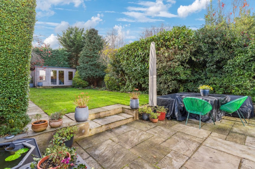 4 bedroom House for Sale West Hill, Hitchin, Hertfordshire