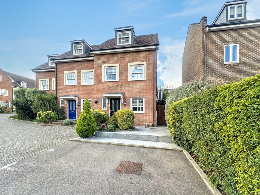 3 bedroom House for Sale Princes Court, Royston, Hertfordshire