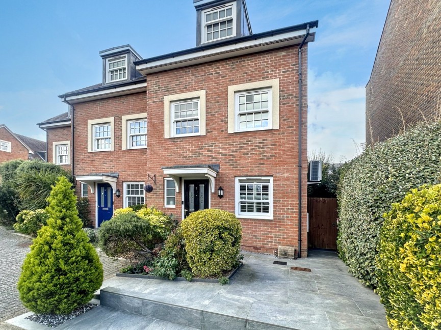 3 bedroom House for Sale Princes Court, Royston, Hertfordshire