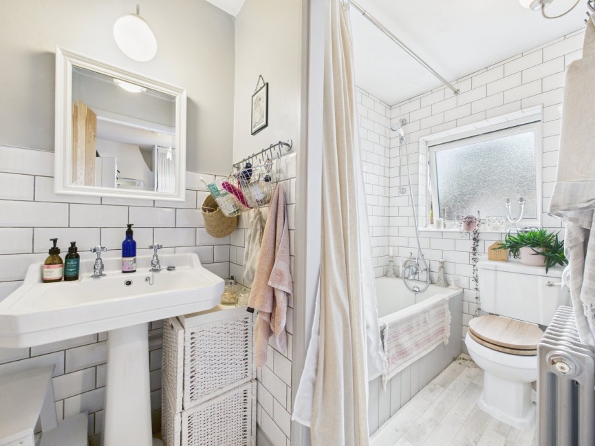 2 bedroom House for Sale Normans Lane, Royston, Hertfordshire