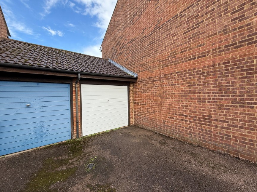 2 bedroom House for Letting Windrush Close, Flitwick, Bedfordshire