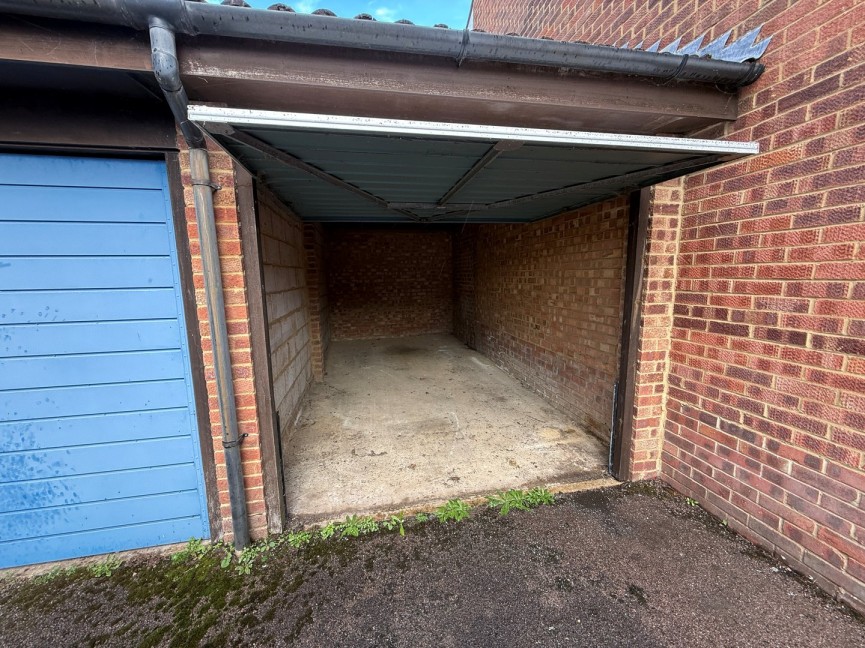 2 bedroom House for Letting Windrush Close, Flitwick, Bedfordshire