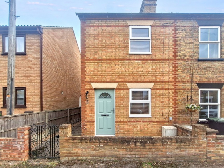2 bedroom House for Sale Carter Street, Sandy, Bedfordshire