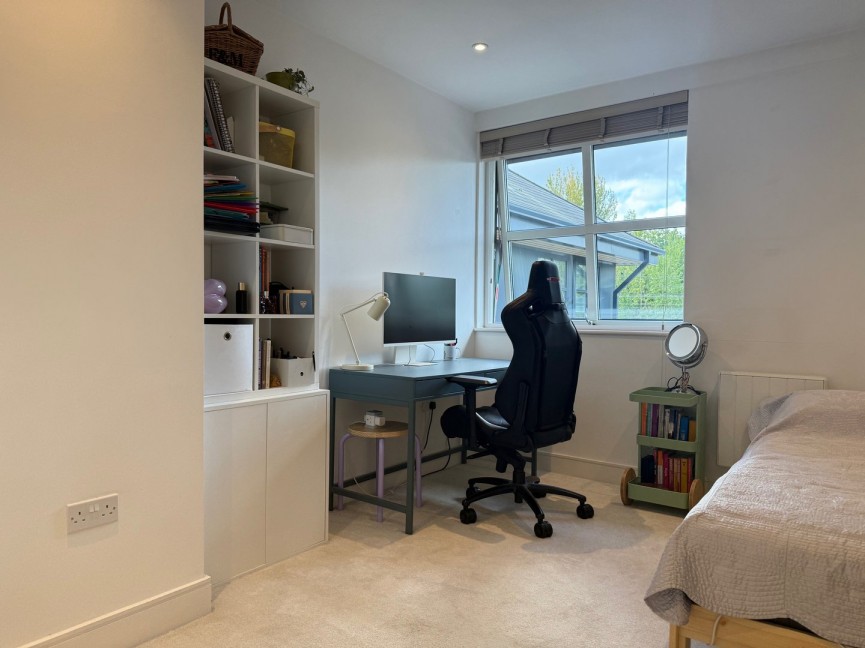 2 bedroom Flat for Letting Great North Road, Hatfield, Hertfordshire