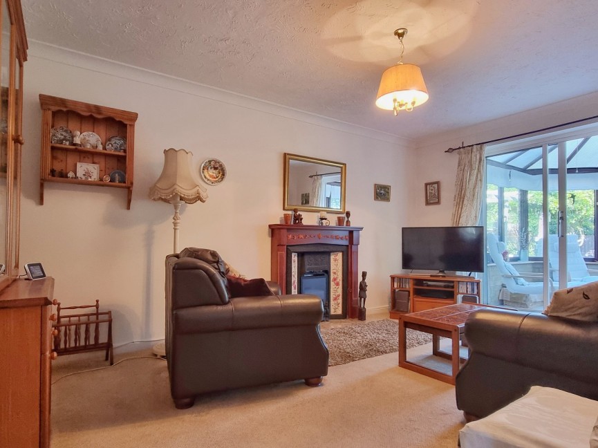 2 bedroom Bungalow for Sale Wilstead, Bedfordshire