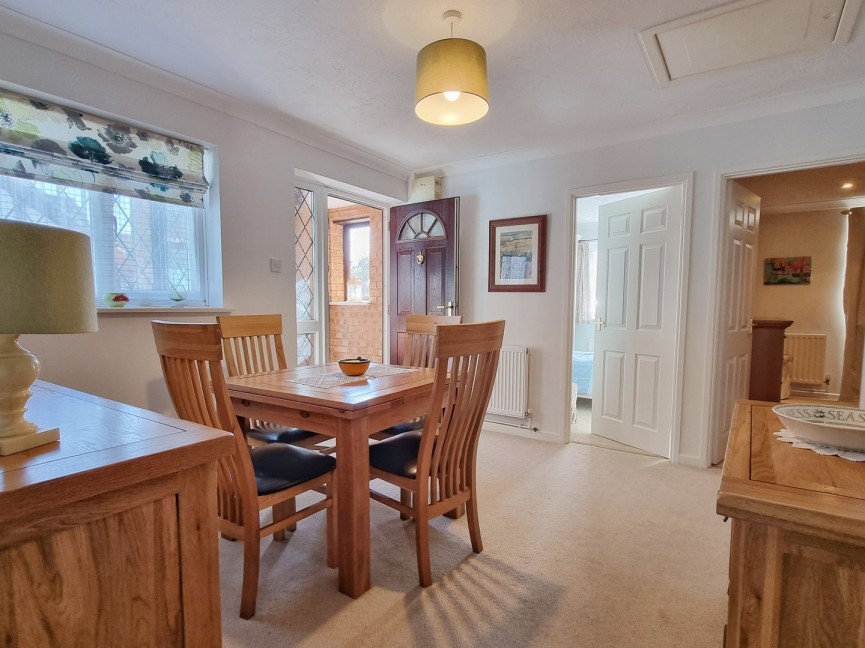 2 bedroom Bungalow for Sale Wilstead, Bedfordshire