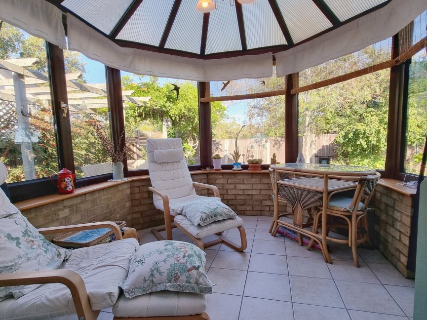 2 bedroom Bungalow for Sale Wilstead, Bedfordshire