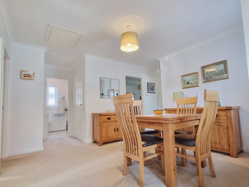 2 bedroom Bungalow for Sale Wilstead, Bedfordshire