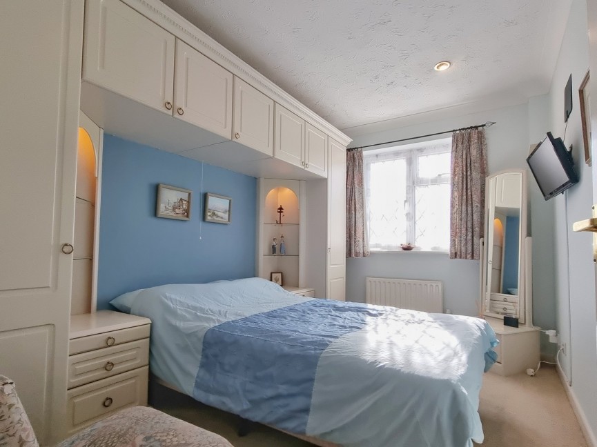 2 bedroom Bungalow for Sale Wilstead, Bedfordshire