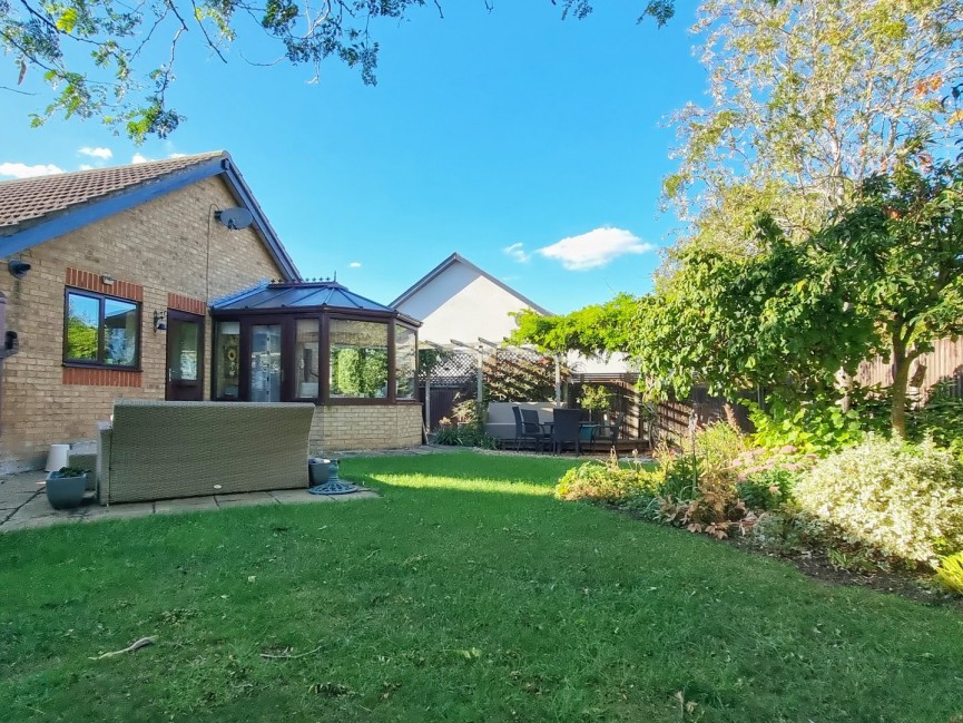 2 bedroom Bungalow for Sale Wilstead, Bedfordshire