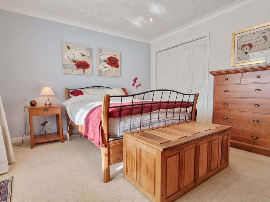 2 bedroom Bungalow for Sale Wilstead, Bedfordshire