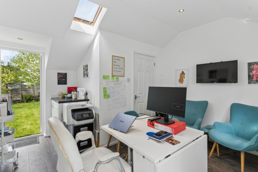 3 bedroom House for Sale Cambridge Road, Hitchin, Hertfordshire