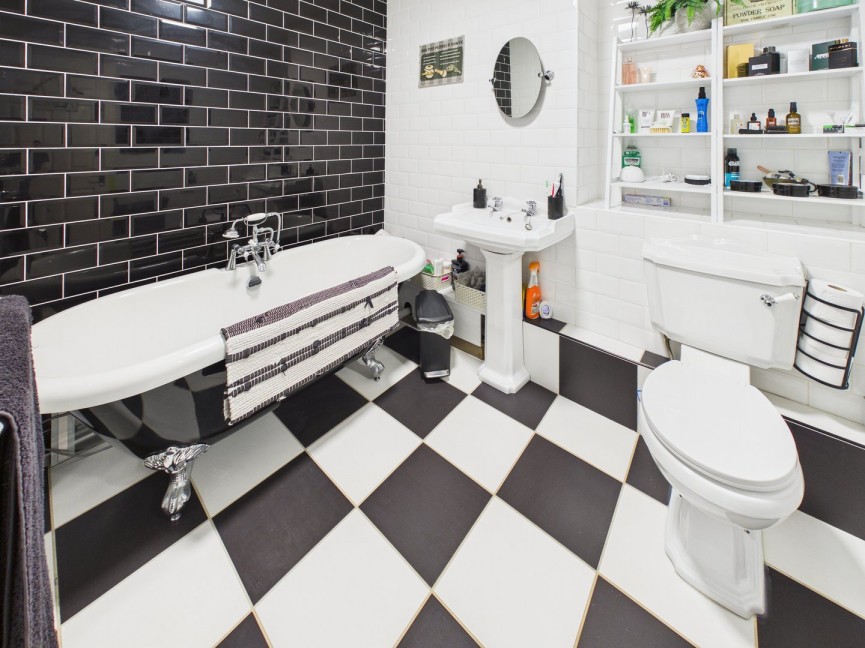 4 bedroom House for Sale London Road, Baldock, Hertfordshire