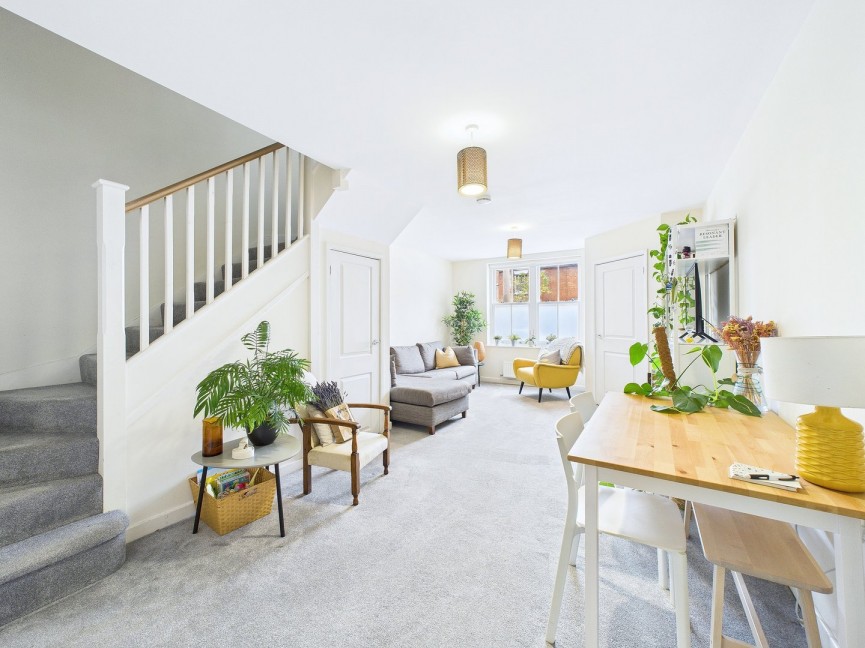 2 bedroom House for Sale Radcliffe Road, Hitchin, Hertfordshire