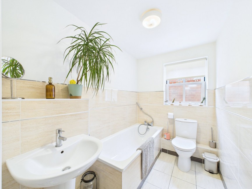 2 bedroom House for Sale Radcliffe Road, Hitchin, Hertfordshire