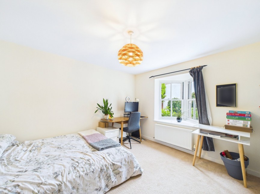 2 bedroom House for Sale Radcliffe Road, Hitchin, Hertfordshire