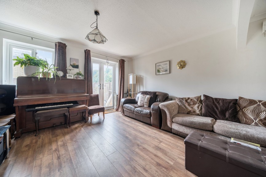 3 bedroom House for Sale High Street, Arlesey, Bedfordshire