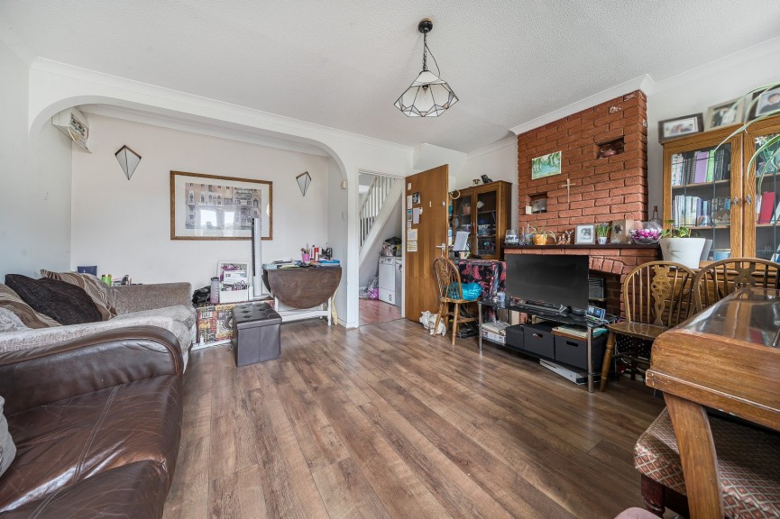 3 bedroom House for Sale High Street, Arlesey, Bedfordshire