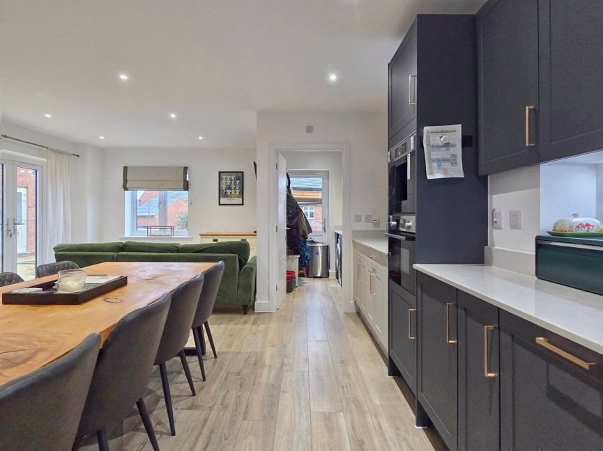 5 bedroom House for Sale Ravensden