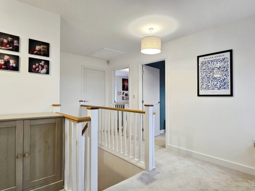 5 bedroom House for Sale Ravensden