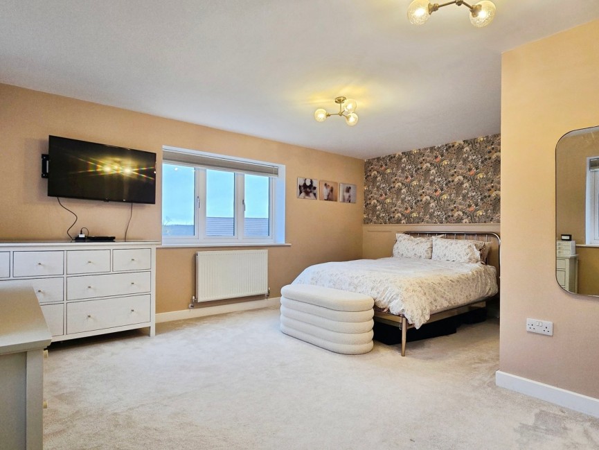 5 bedroom House for Sale Ravensden