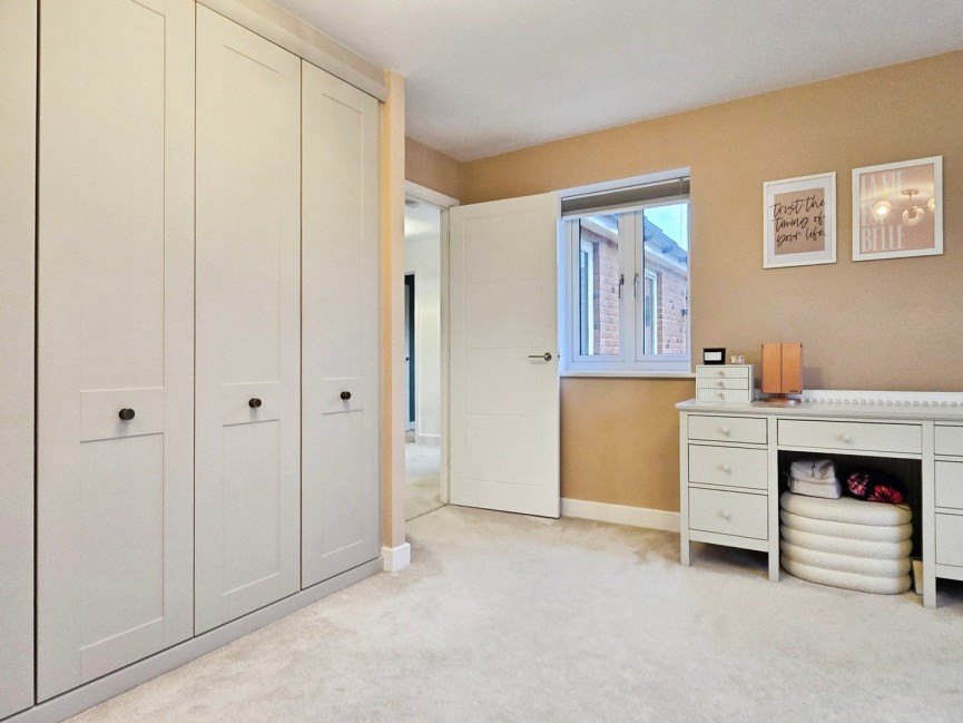 5 bedroom House for Sale Ravensden