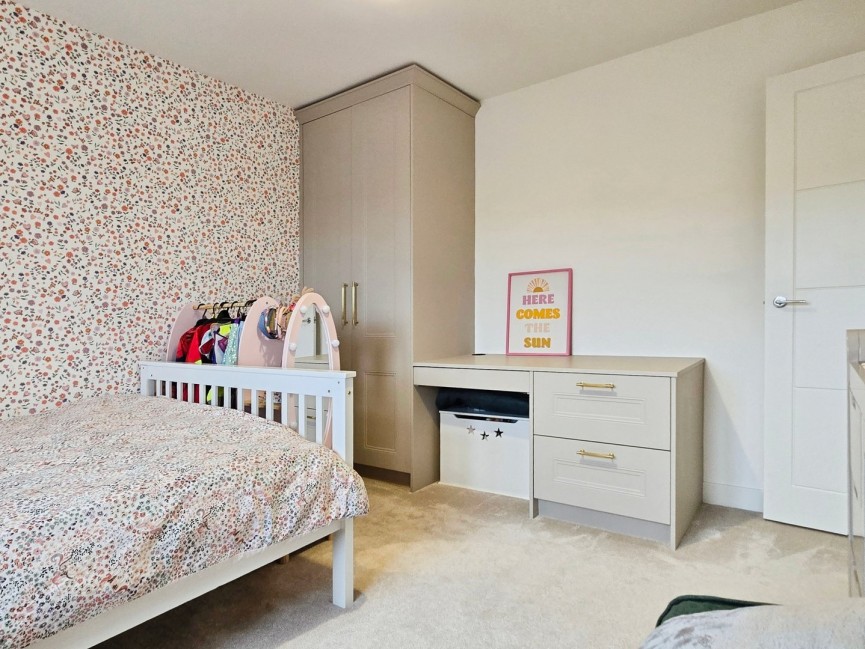 5 bedroom House for Sale Ravensden