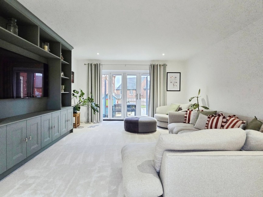 5 bedroom House for Sale Ravensden