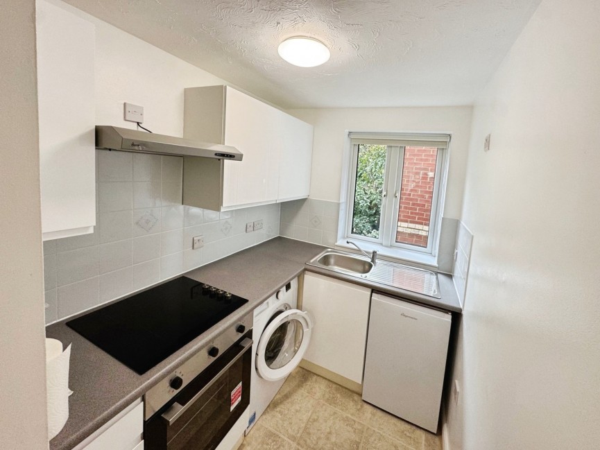 1 bedroom Flat for Letting Walsingham Close, Hatfield, Hertfordshire