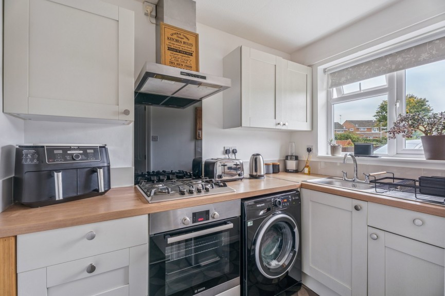 2 bedroom Bungalow for Sale Kipling Close, Hitchin, Hertfordshire