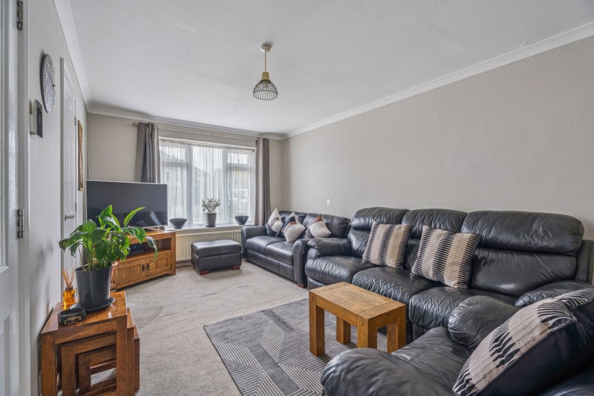 2 bedroom Bungalow for Sale Kipling Close, Hitchin, Hertfordshire