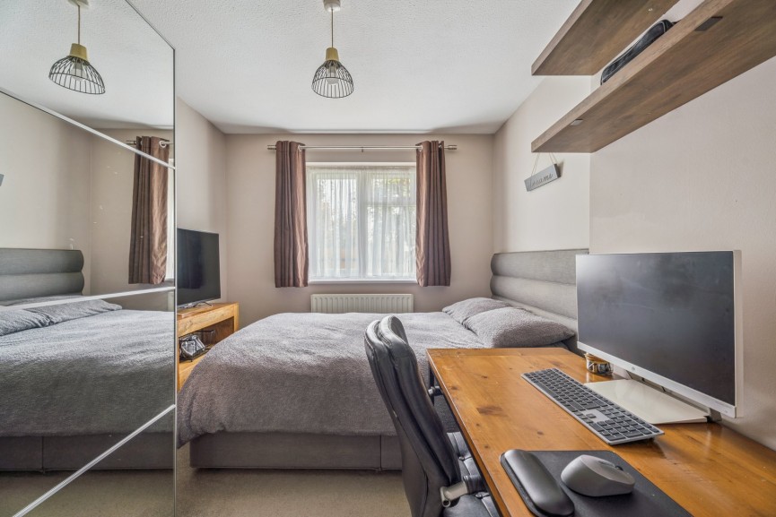 2 bedroom Bungalow for Sale Kipling Close, Hitchin, Hertfordshire